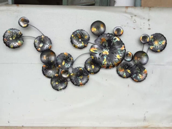 Nên Trang Trí Loại Tranh Sắt Treo Tường Nào cho Hợp Với Xu Thế?